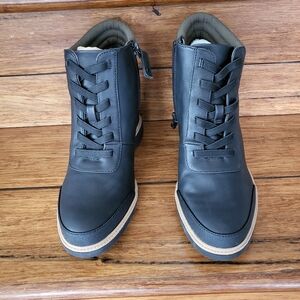 Dr. Scholl’s J Puffy Wedge Boot black/Olive size 7.5W